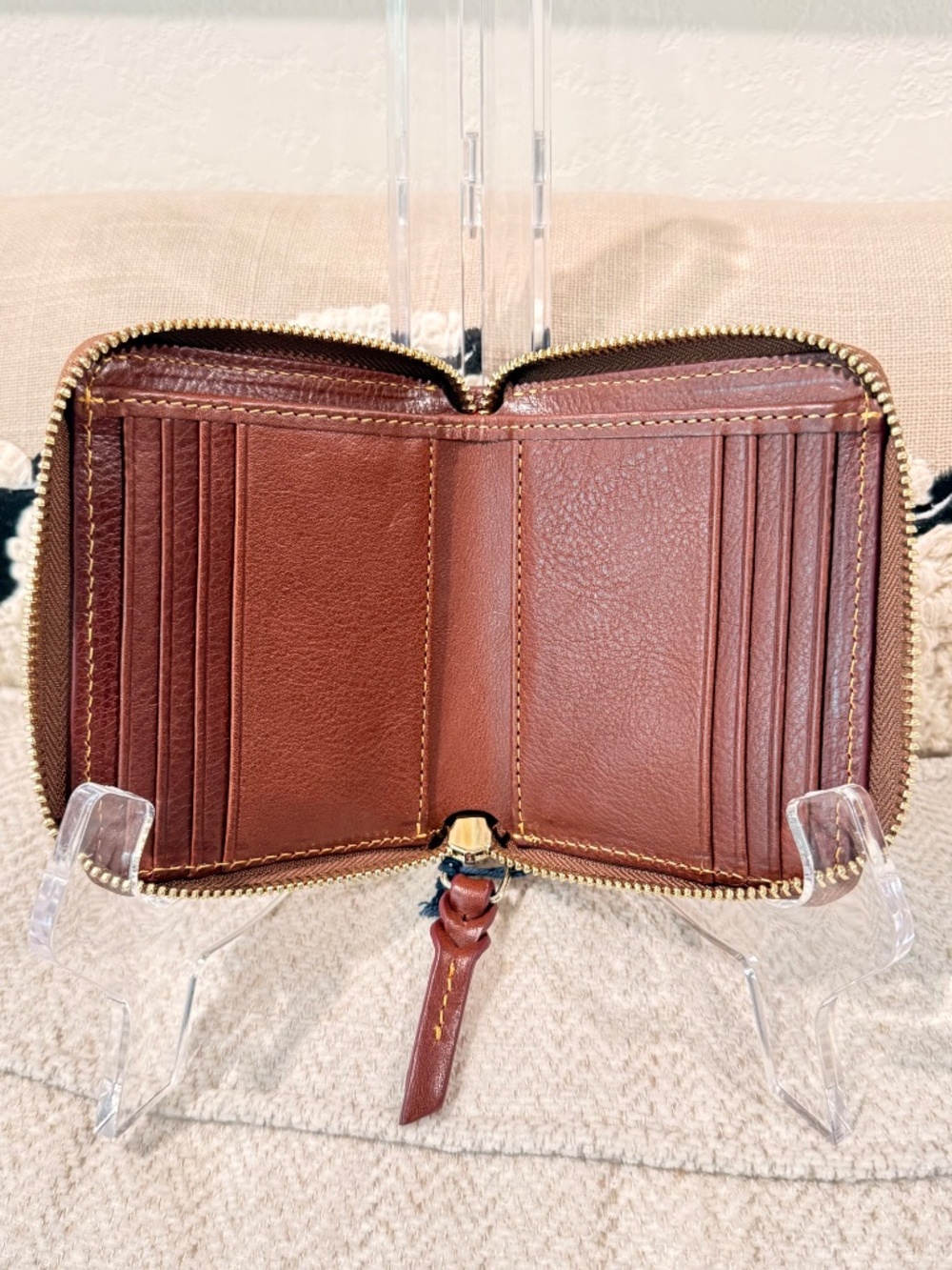 *NEW*  Dooney & Bourke Brown Florentine Leather Small Zip Wallet, - Picture 3 of 16